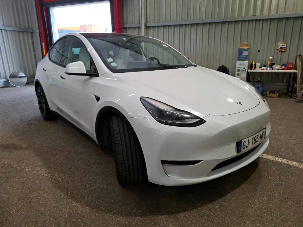 Tesla model Y long range dual motor modelovy rok 2023 - 3