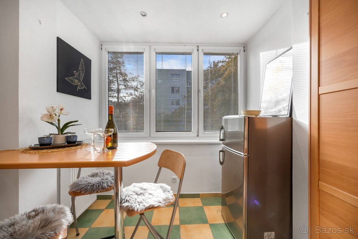 Na predaj 1,5 izbový byt s loggiou - 3