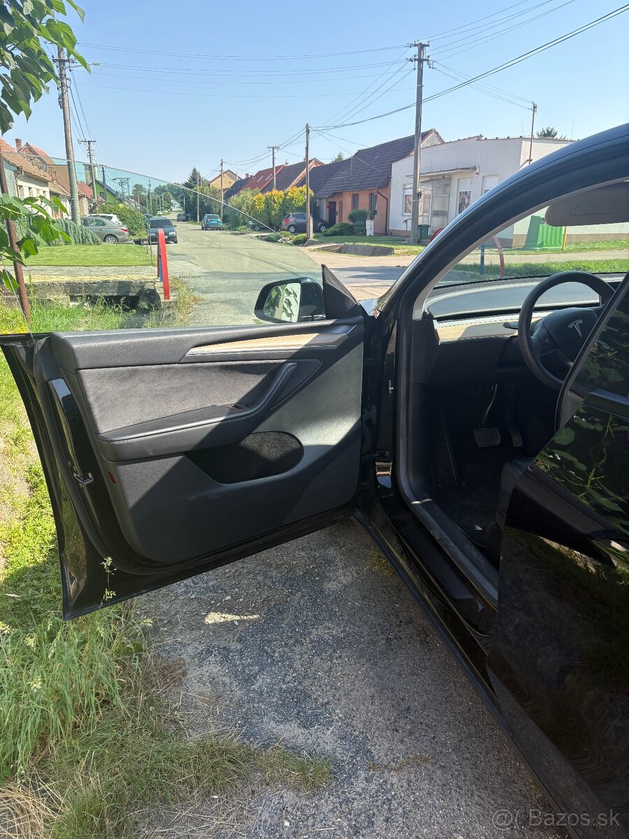 Prenájom Tesla model Y - TAXI - 3