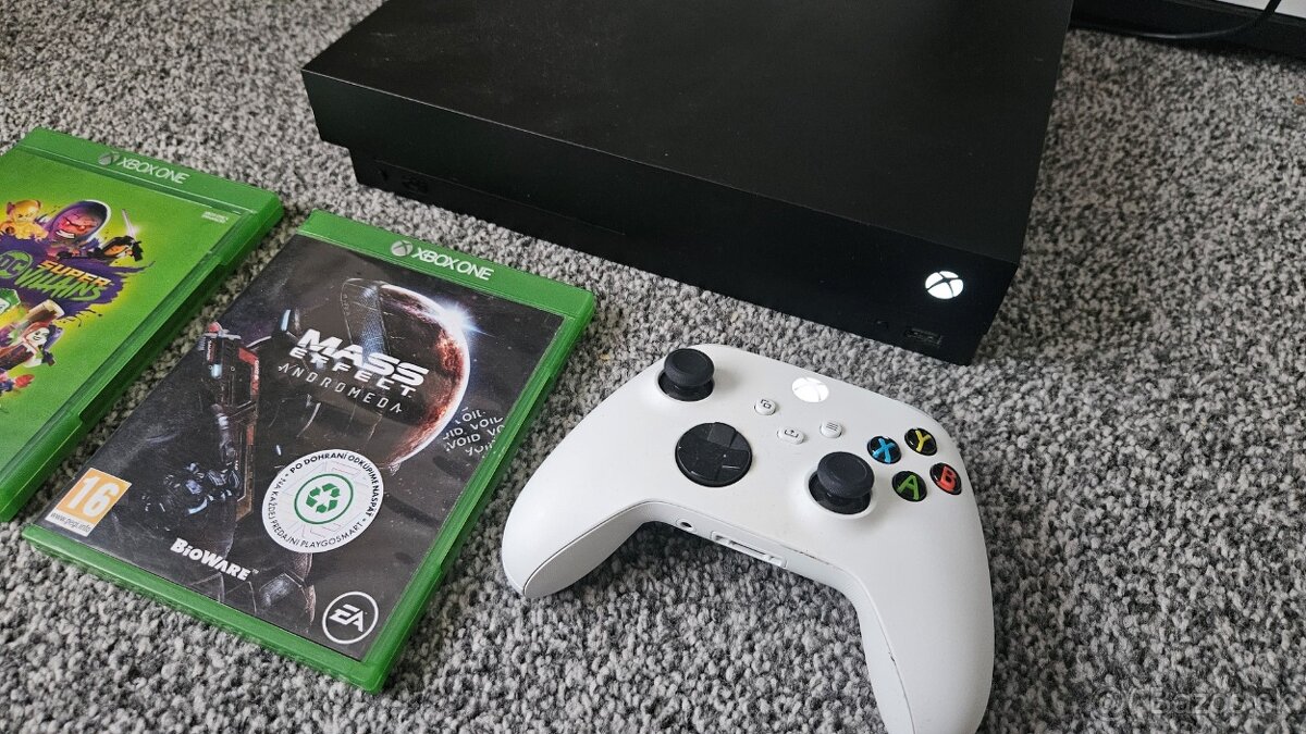 Xbox One X 1TB + joypad a hry - 3
