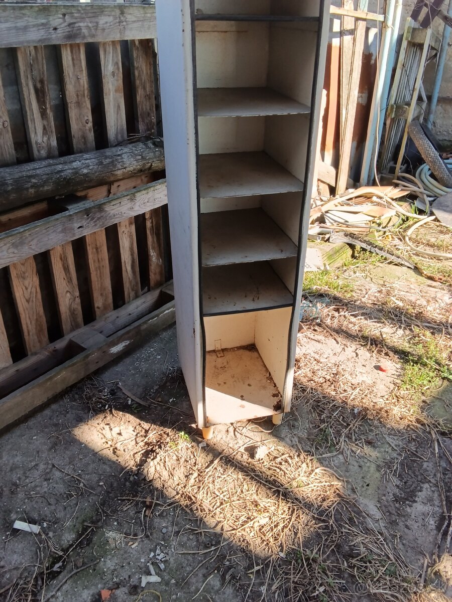 PLECHOVA SKRINKA - 3