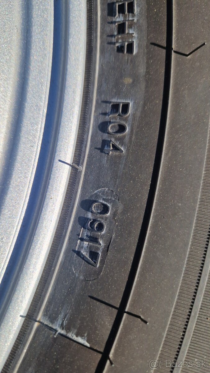 Toyota land cruiser 275/65R17