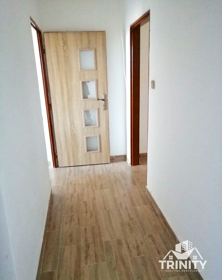 Na prenájom 2-izbový byt s balkónom v meste Nové Zámky - 3