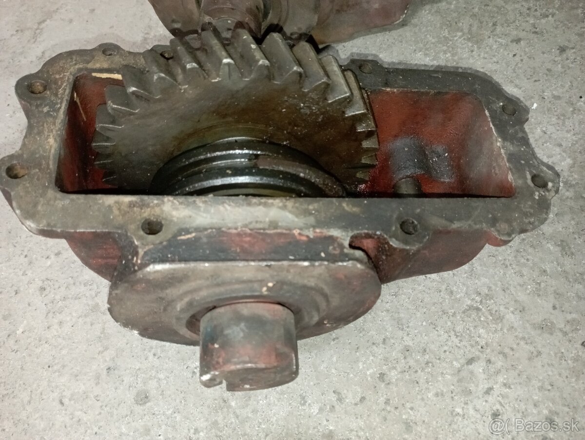 Prídavna prevodovka v3s, bočný vývod na hydraul. čerpadlo - 3