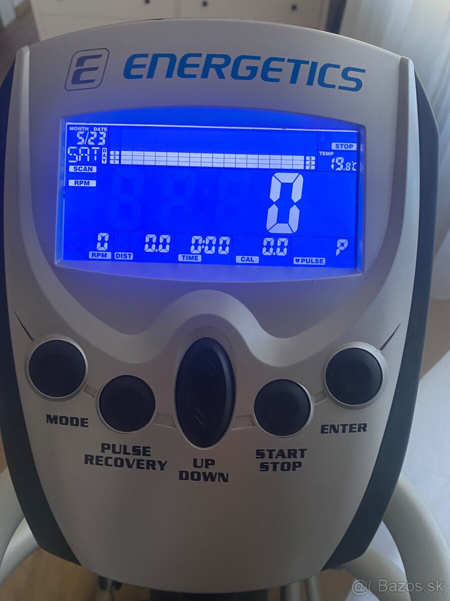 Kvalitný eliptický trenažér XT1010/stepper/ - 3