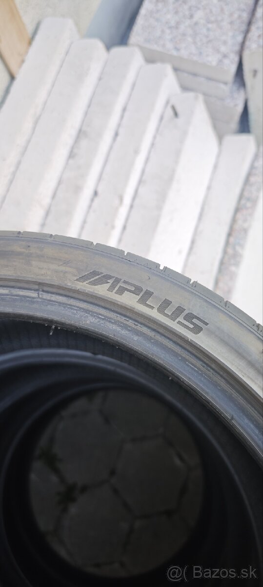235/35r19 Gumy - 3