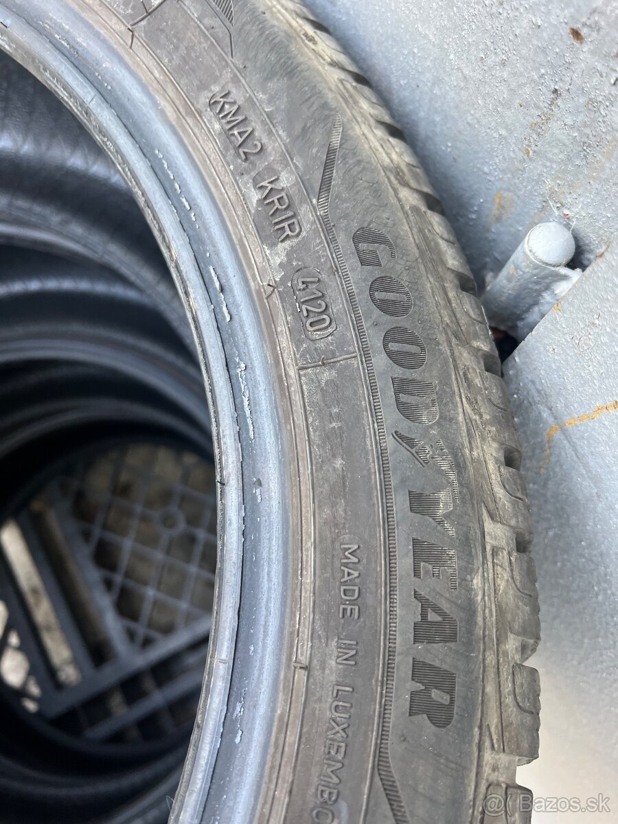 Zimne Goodyear 245/45R19 - 3