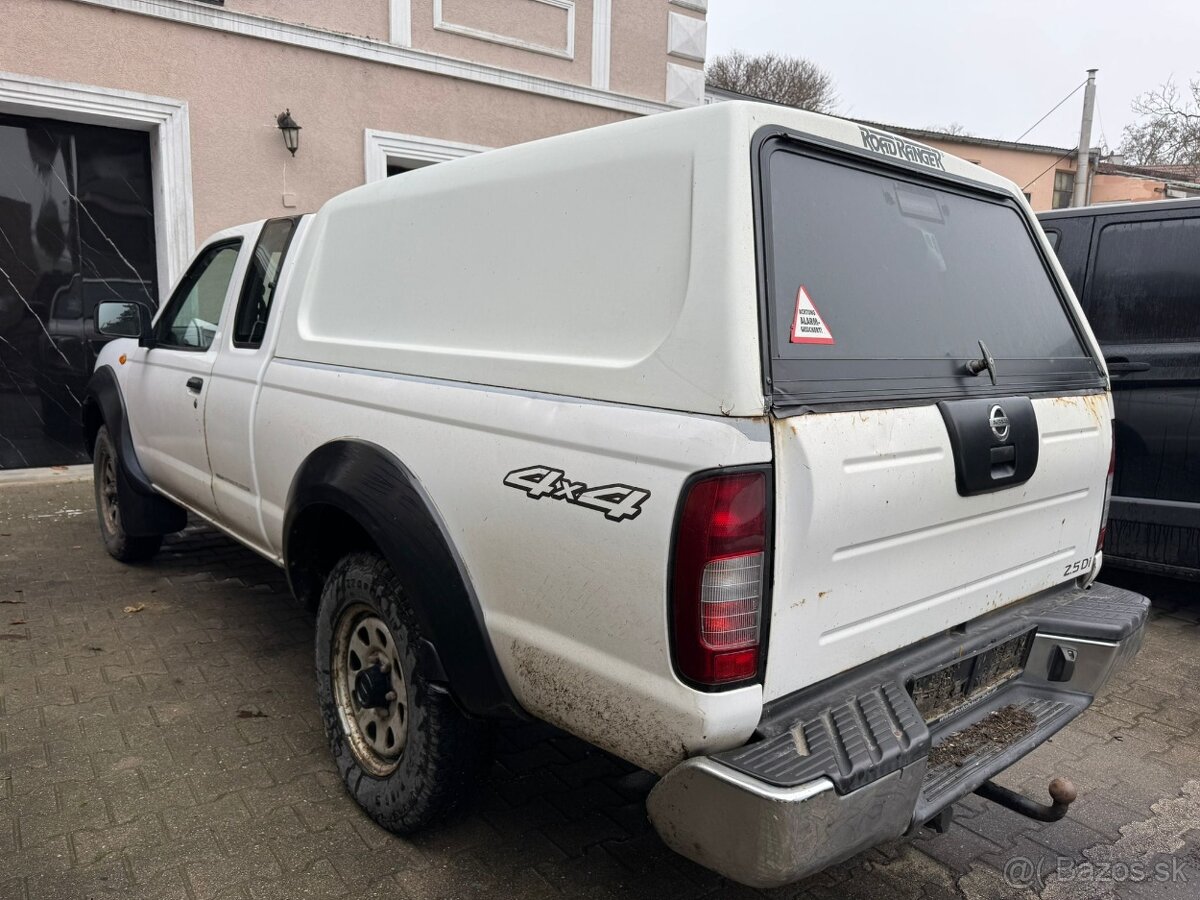 NISSAN NAVARA 2,5TD 4X4 KLÍMA ŤAŽNÉ RÁM AKO NOVÝ - 3