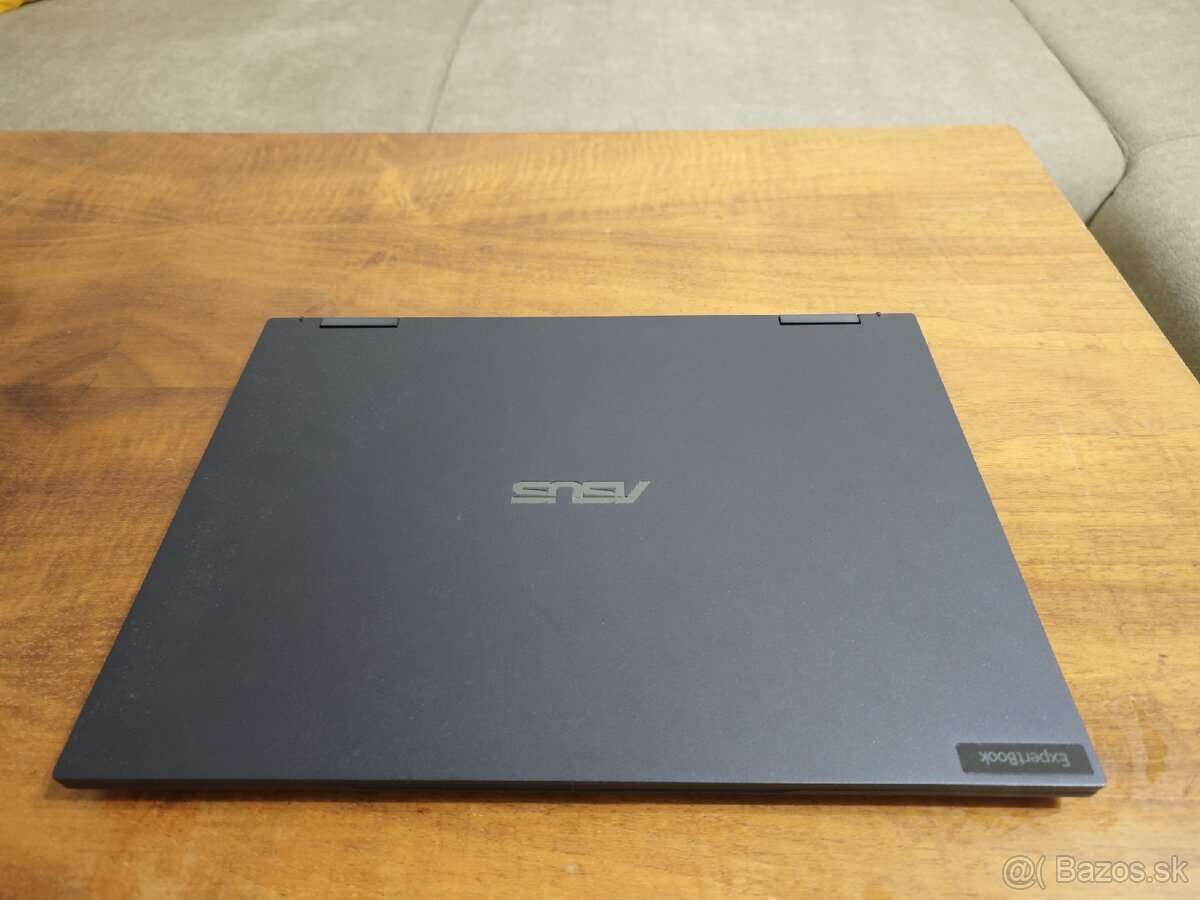 Assus EspertBook B7 - 3