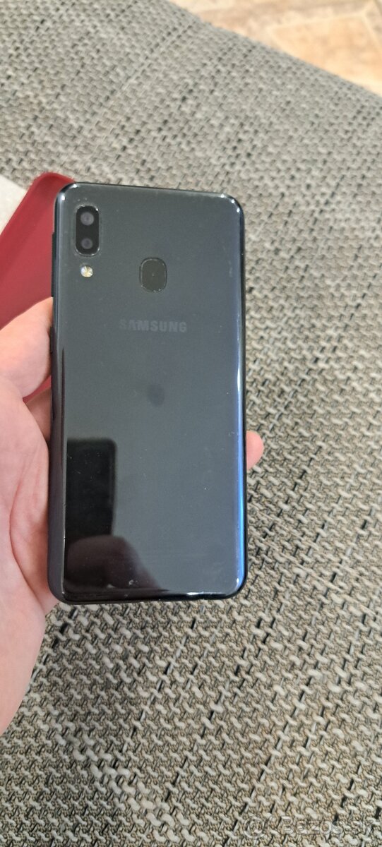 Predám Samsung Galaxy A20e - 3