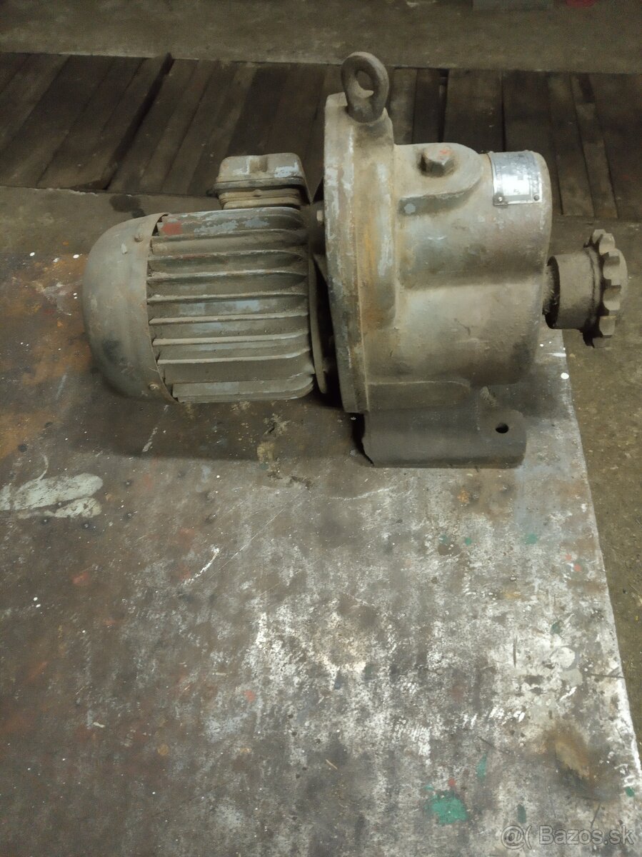 Masívna prevodovka s elektronotorom - 3