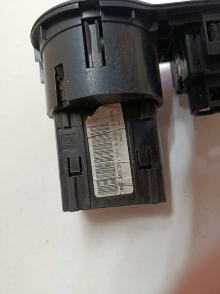 Vypínač svetiel Skoda Superb 3B0941531B 25€ - 3