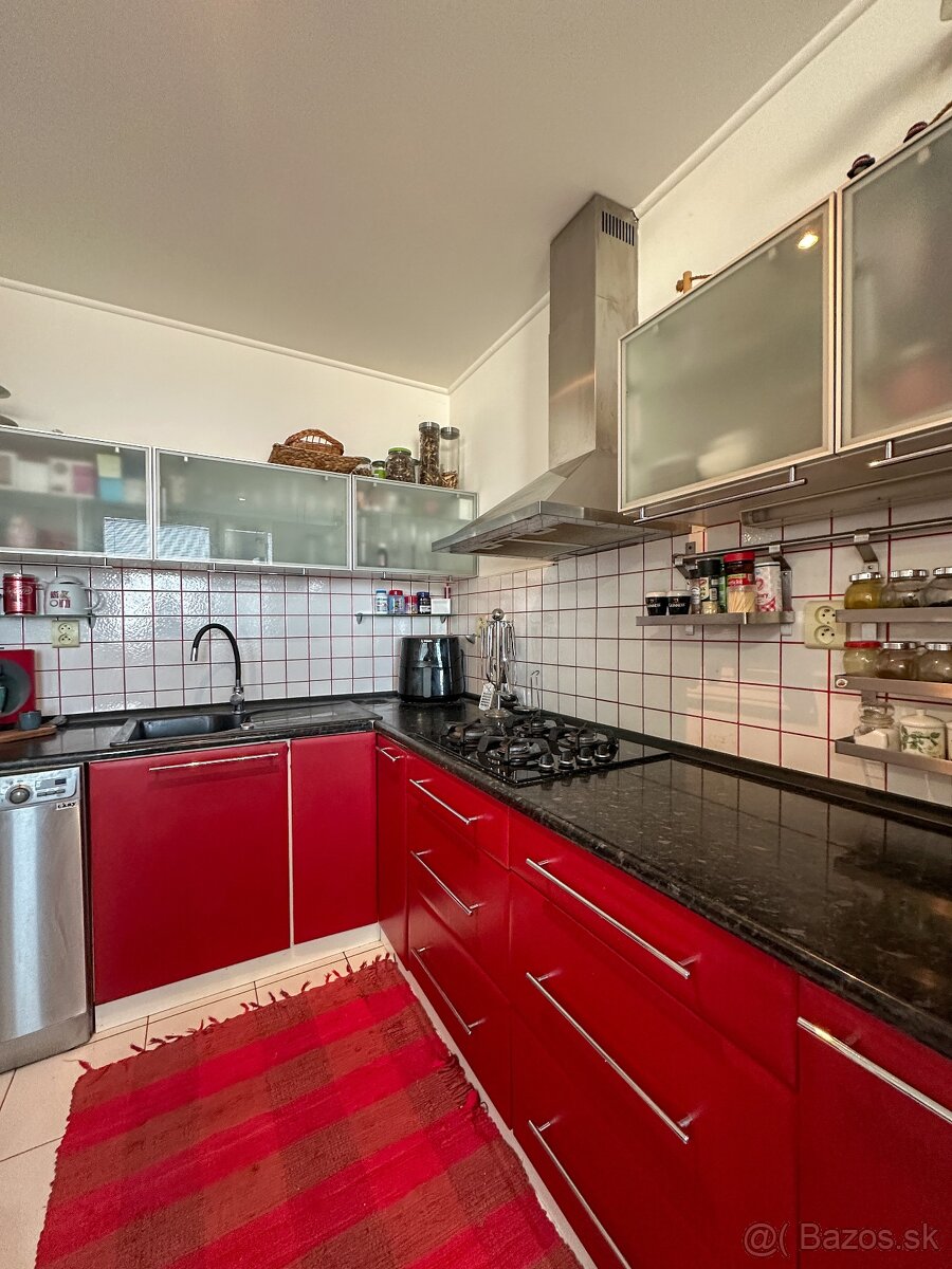 Pražský typ byt s veľkou loggiou, Jaltska - 3