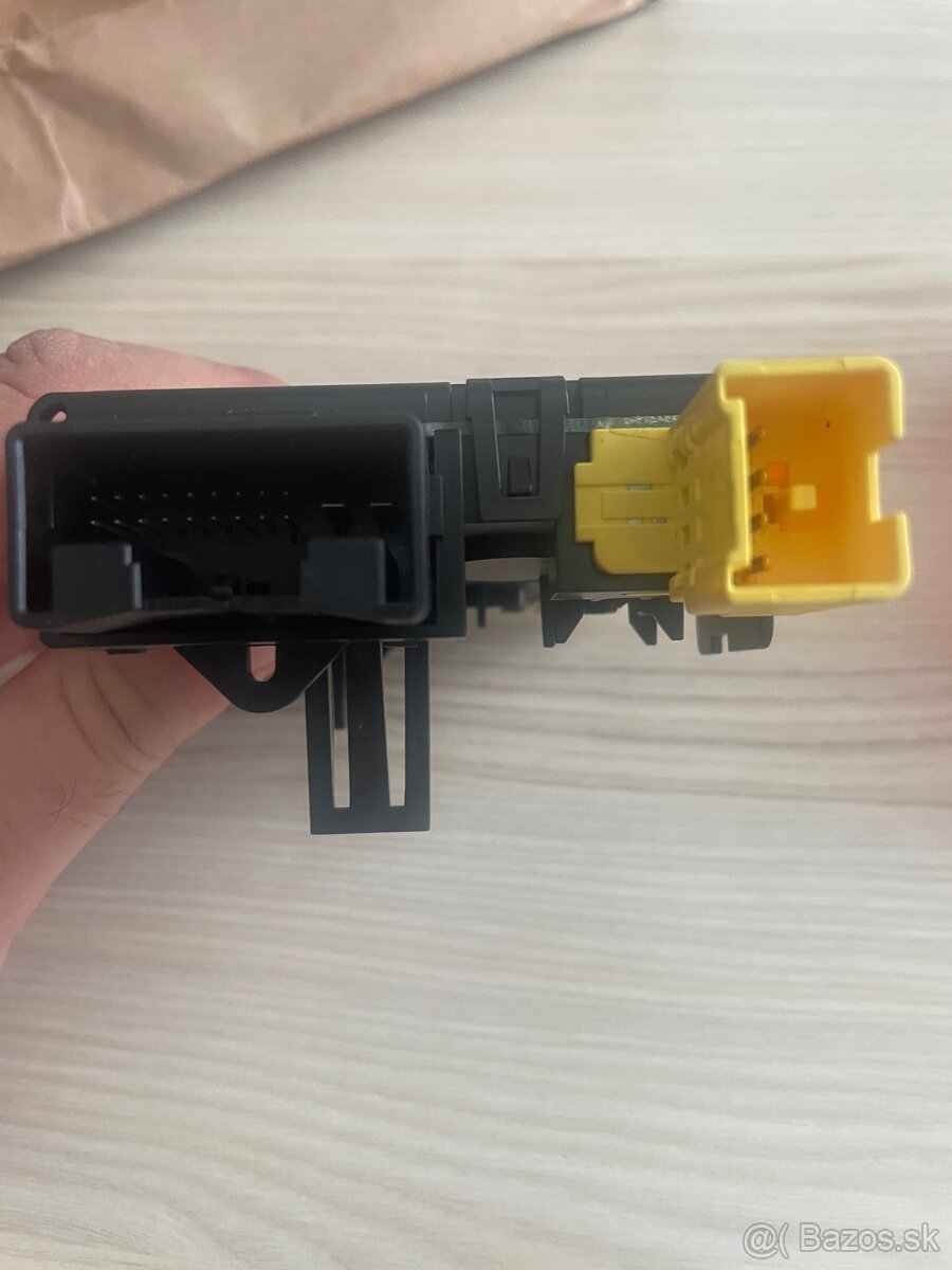 Podvolantova riadiacia jednotka - 3