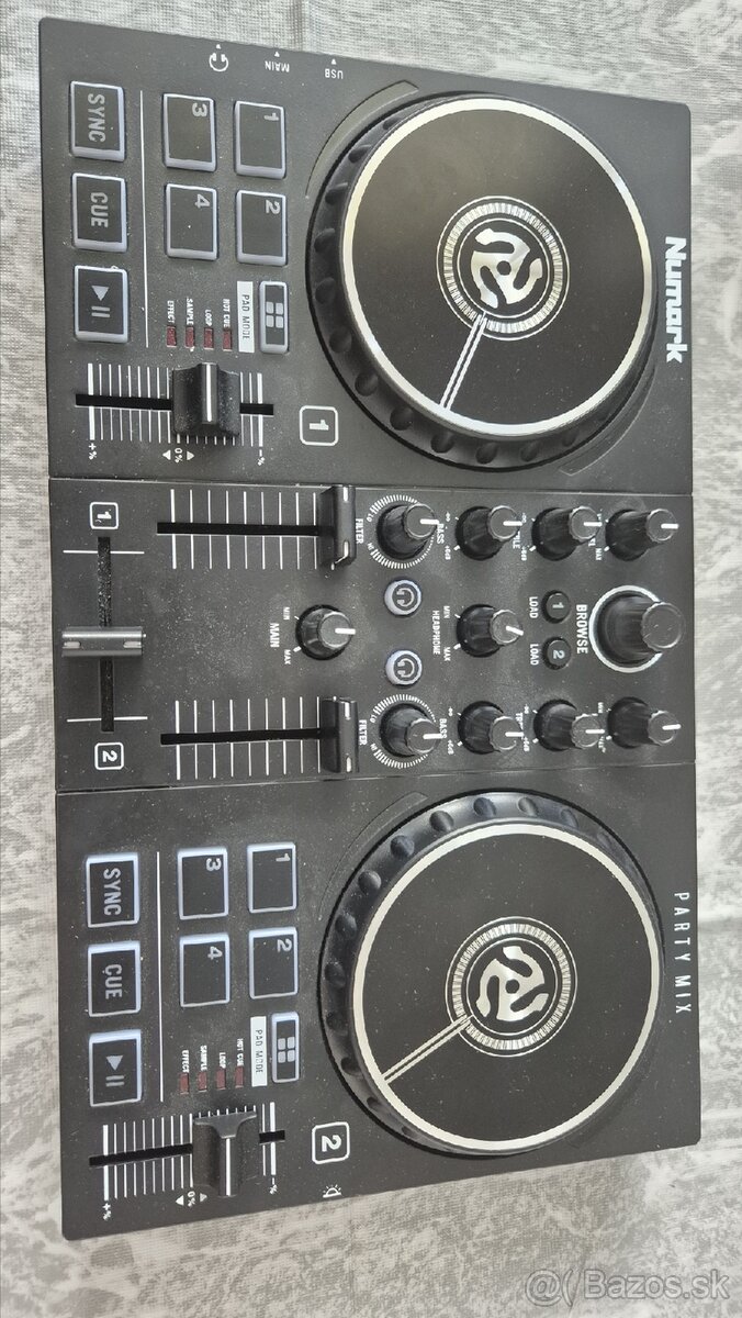 Numark party mix - 3