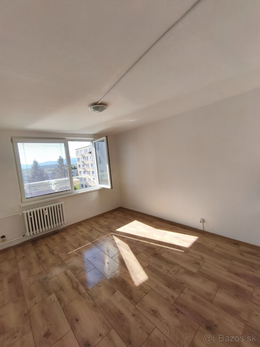 Priestranný 1-izbový byt po rekonštrukcii – Žiar nad Hronom, - 3