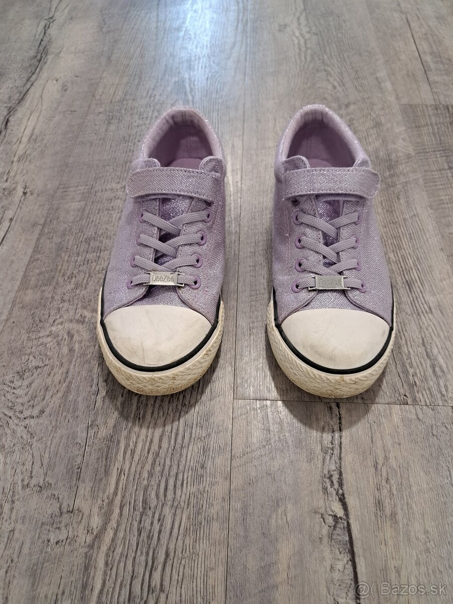 Detské fialové tenisky. - 3
