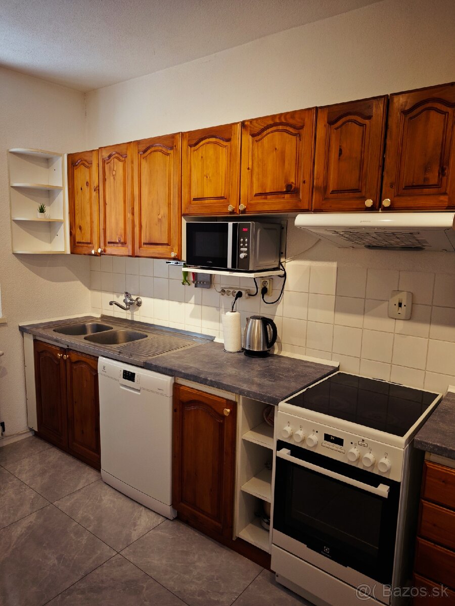 Kuchynská linka so spotrebičmi - 3