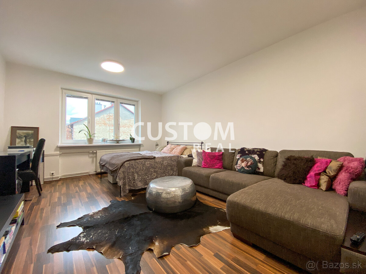 Veľký 2 izbový zrekonštruovaný byt s balkónom v centre - 3