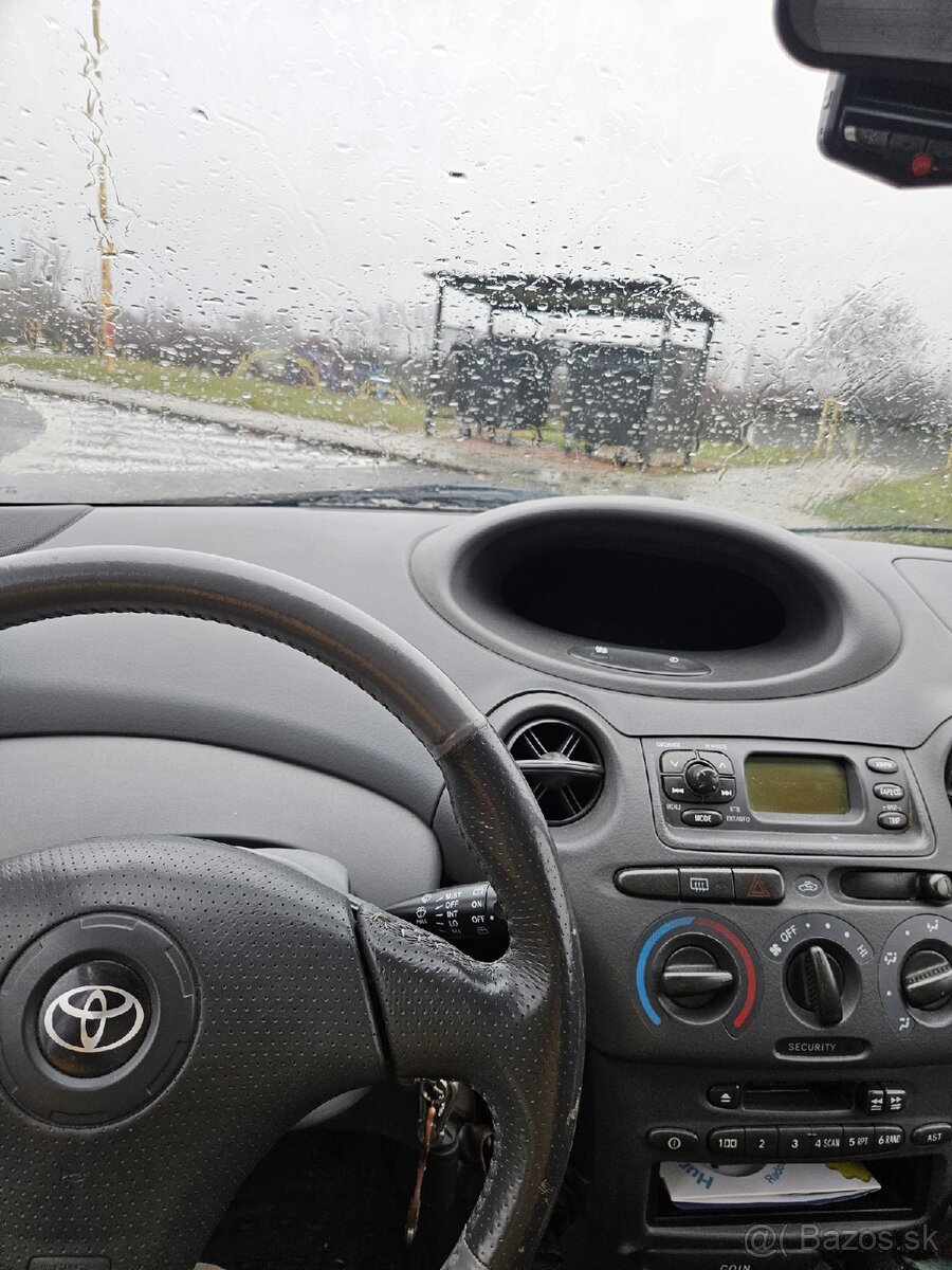 Yaris 1.3i Linea Luna - 3