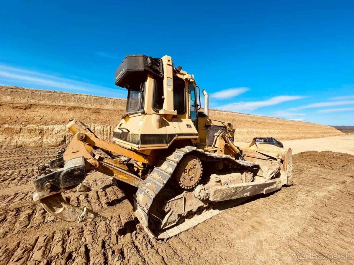 Buldozér CAT D5 H XL - 3