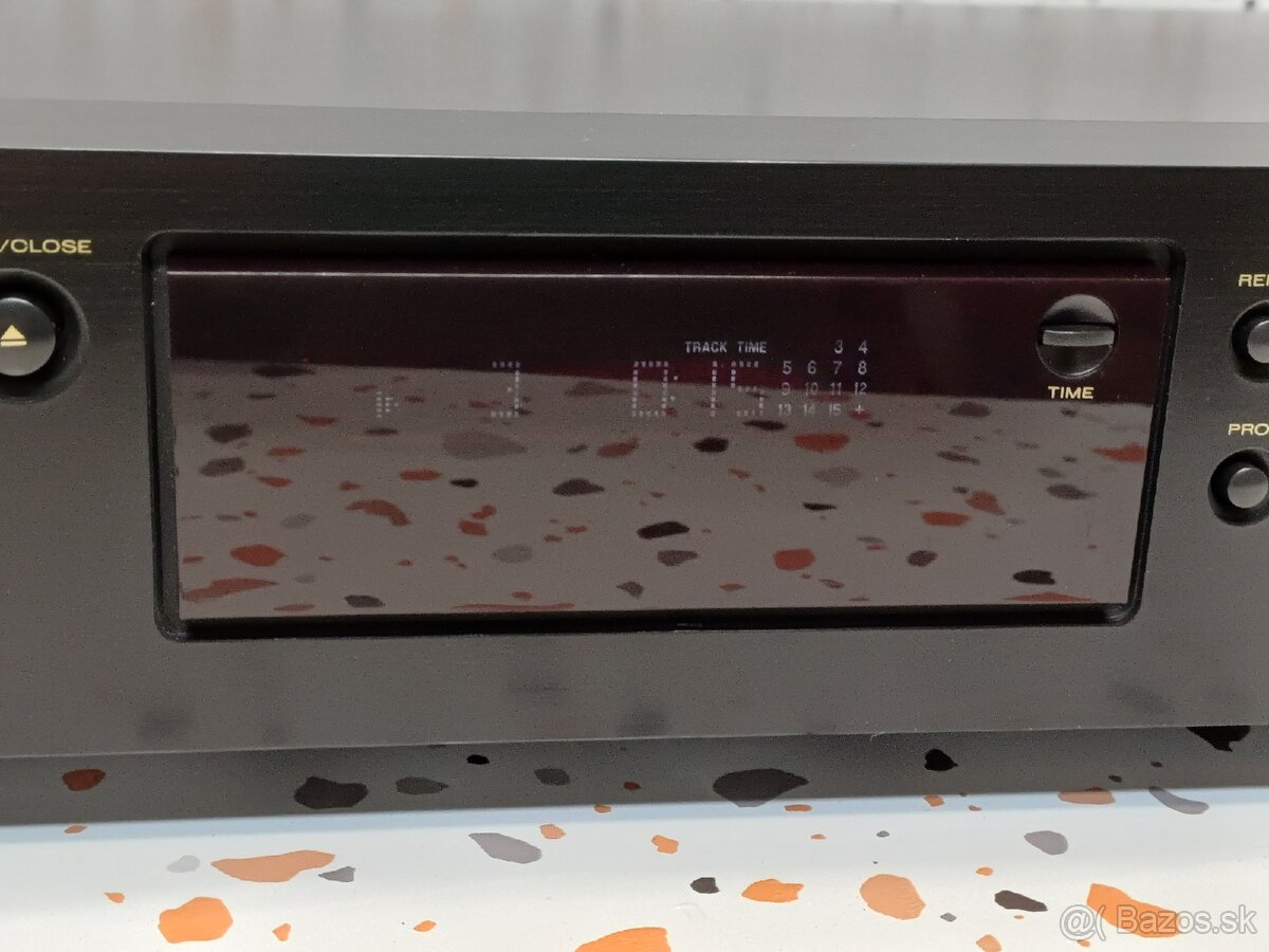CD prehrávač Marantz CD4000 v čiernom prevedení - 3