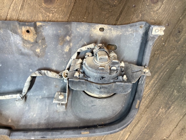 Predám predné hmlovky Suzuki JIMNY a spojler - 3