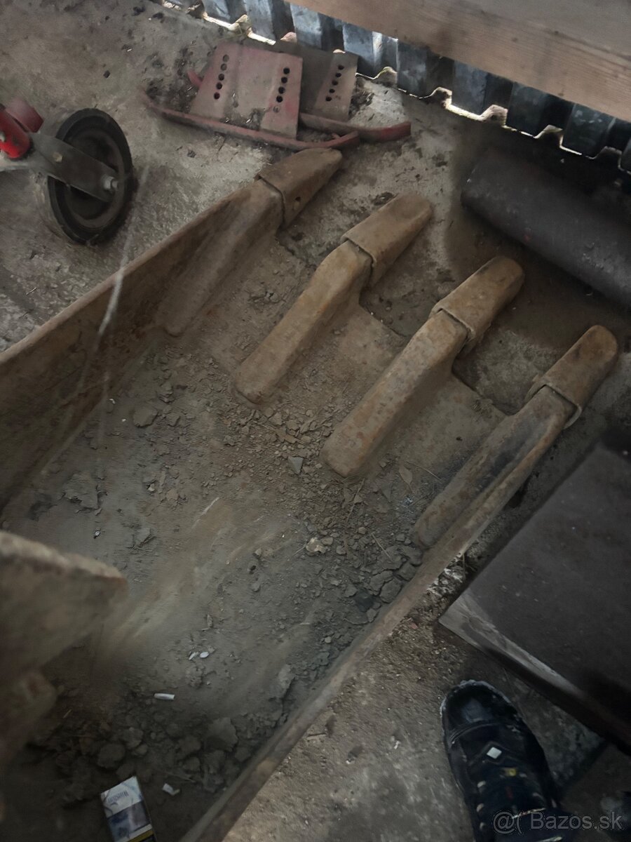 Zubatá lyzica 60 menzi muck - 3