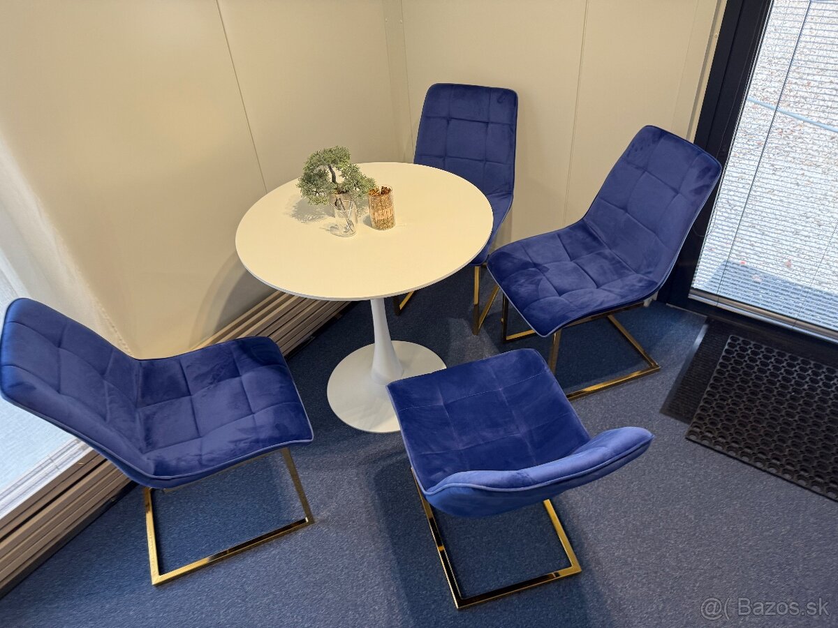 Predam 4 stolicky a stol - 3