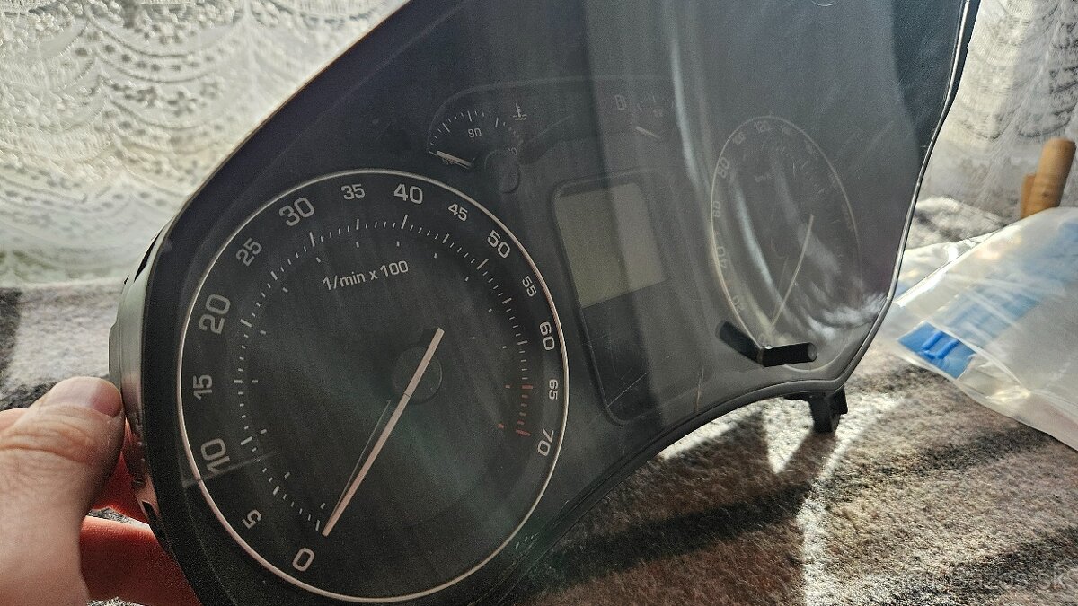 Octavia 2 budiky - 3