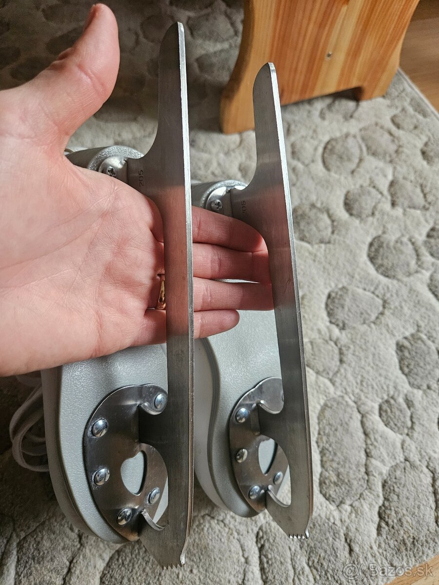 Dievčenské zimné korčule - 3