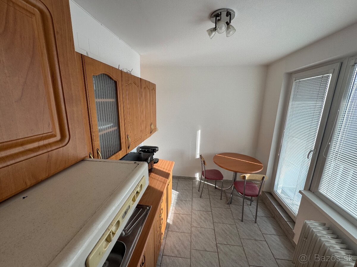 Inzerát Prenajmem 1-izbovy byt Stred - Povazska Bystrica - 3