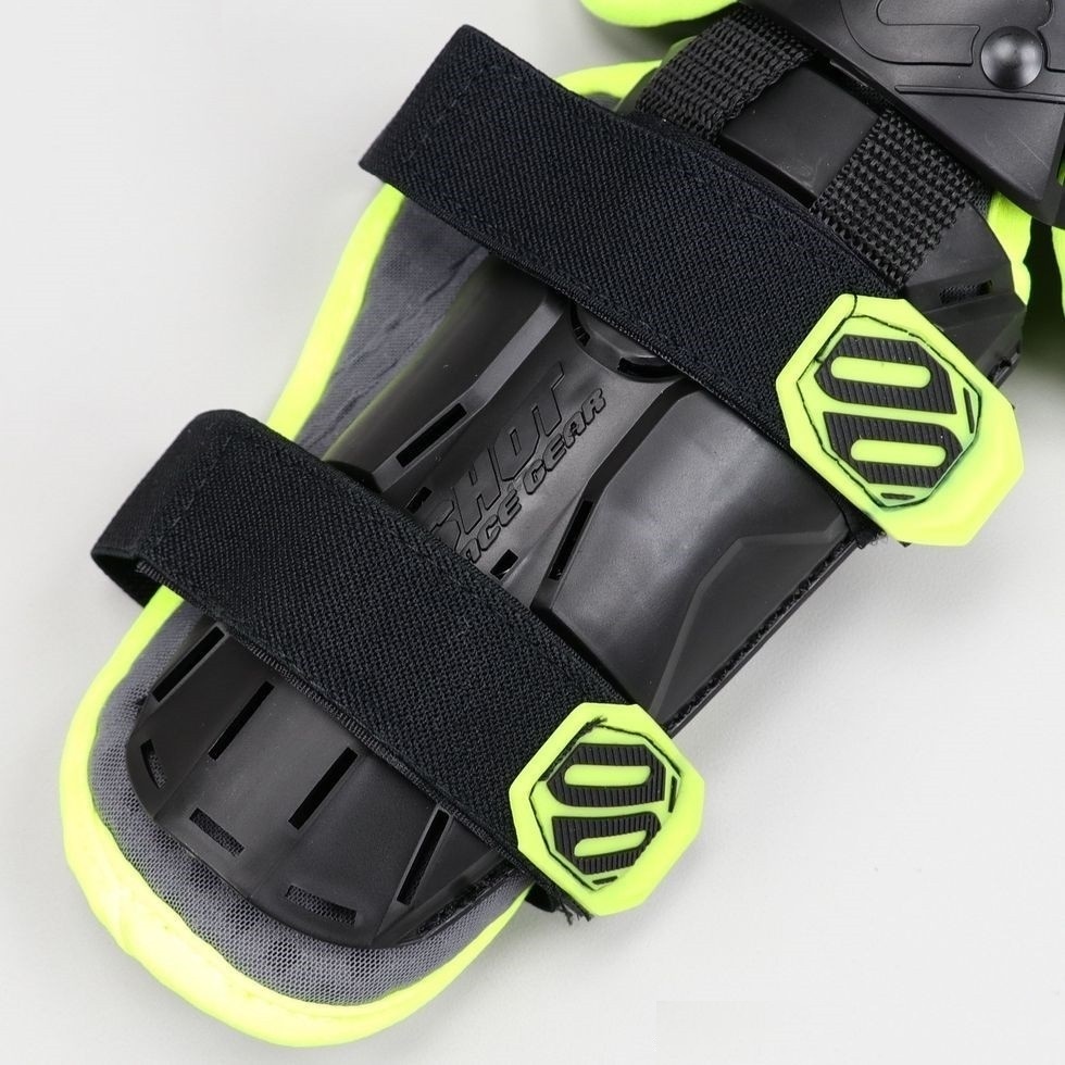 kvalitné, ľahké chrániče holene kolena CE. SHOT - 3