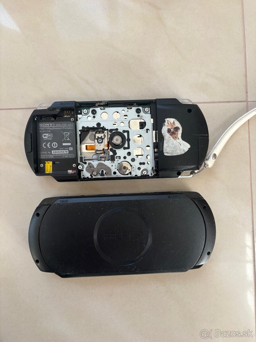 2x Playstation Portable + Hry - 3