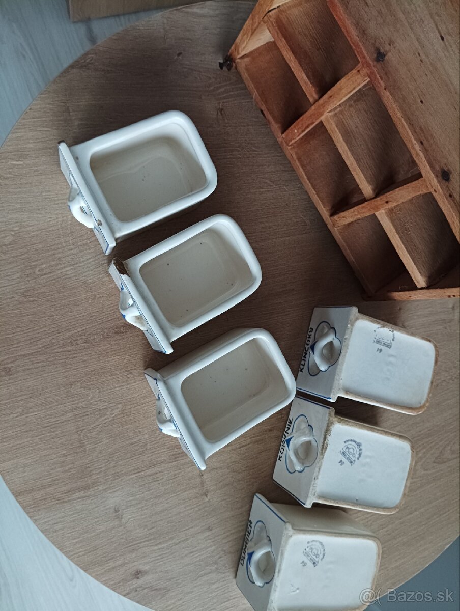 Polička s keramickými koreničkami - Ditmar Urbach - 3