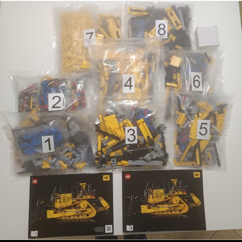Lego technic 42131 D11 Buldozér - 3