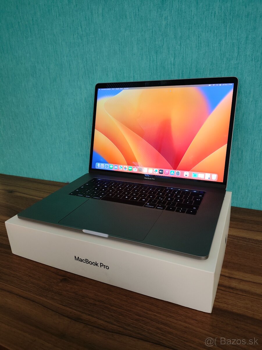 MacBook Pro 15 2017 | i7 • 16GB • 1TB SSD - 3