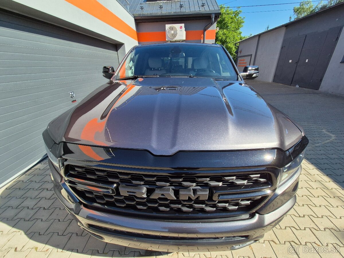 DODGE RAM 1500 5,7 HEMI 2024 4x4 odpočet DPH 8 000 km