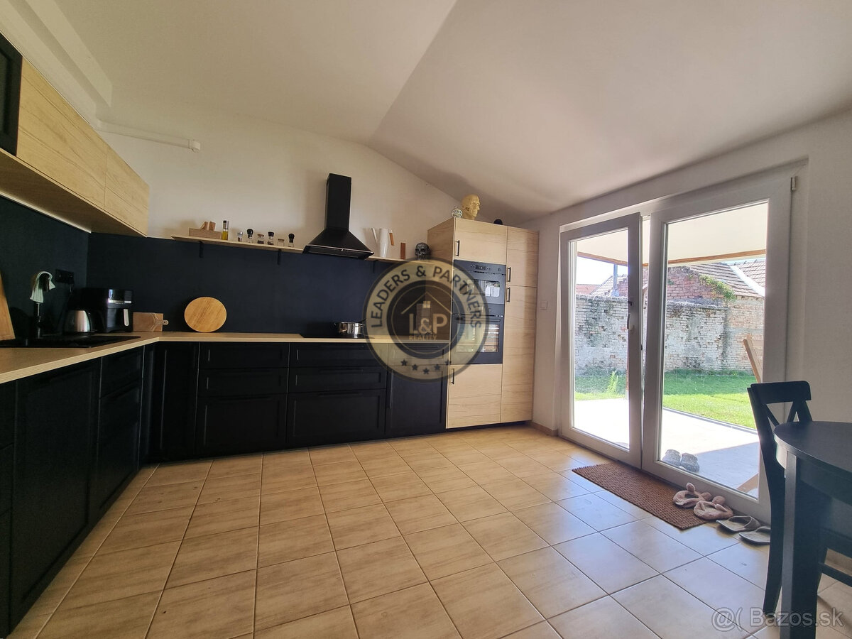 PREDAJ rodinný dom v centre Rajky - 3