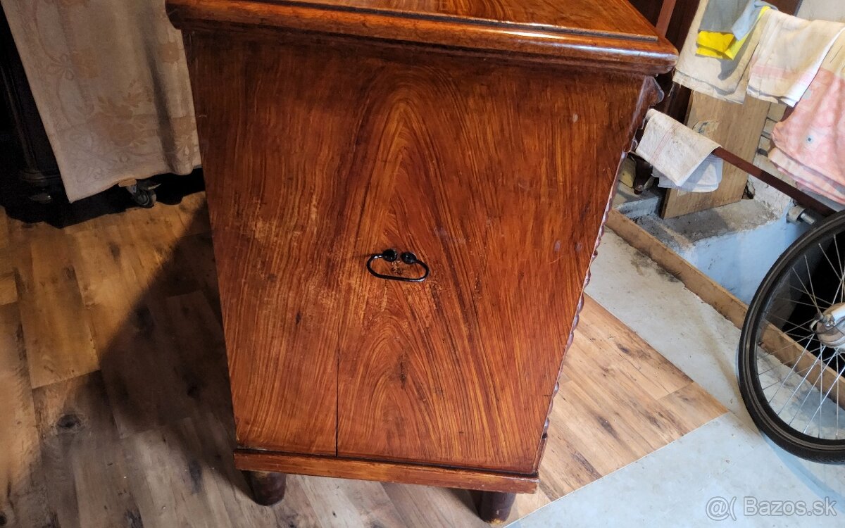 Komoda - 3