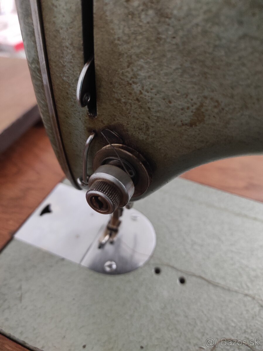 Predám šijací stroj zn.Minerva - 3