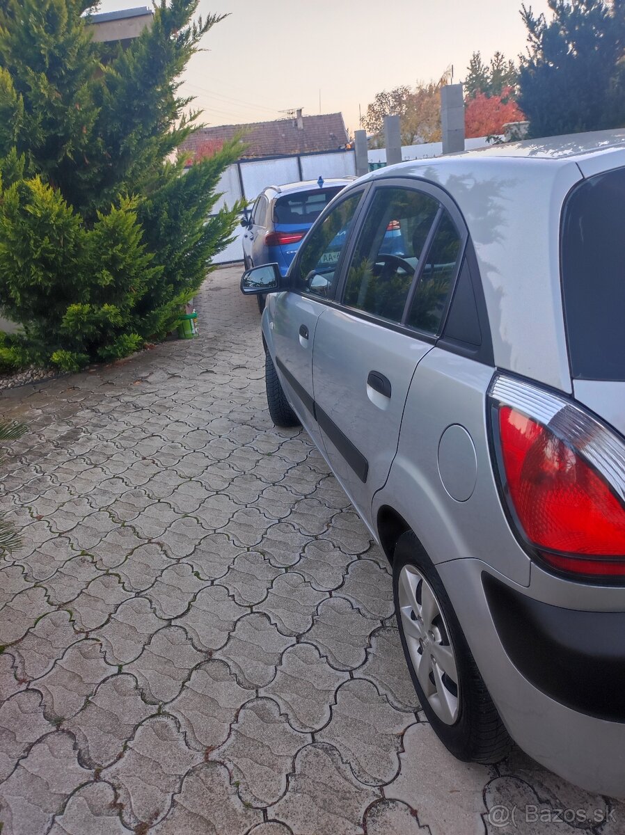 Kia Rio 1.4 benzín Rezervovaná - 3