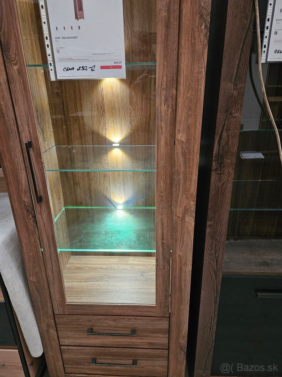 VITRINA S OSVETLENÍM,NOVÁ - 3