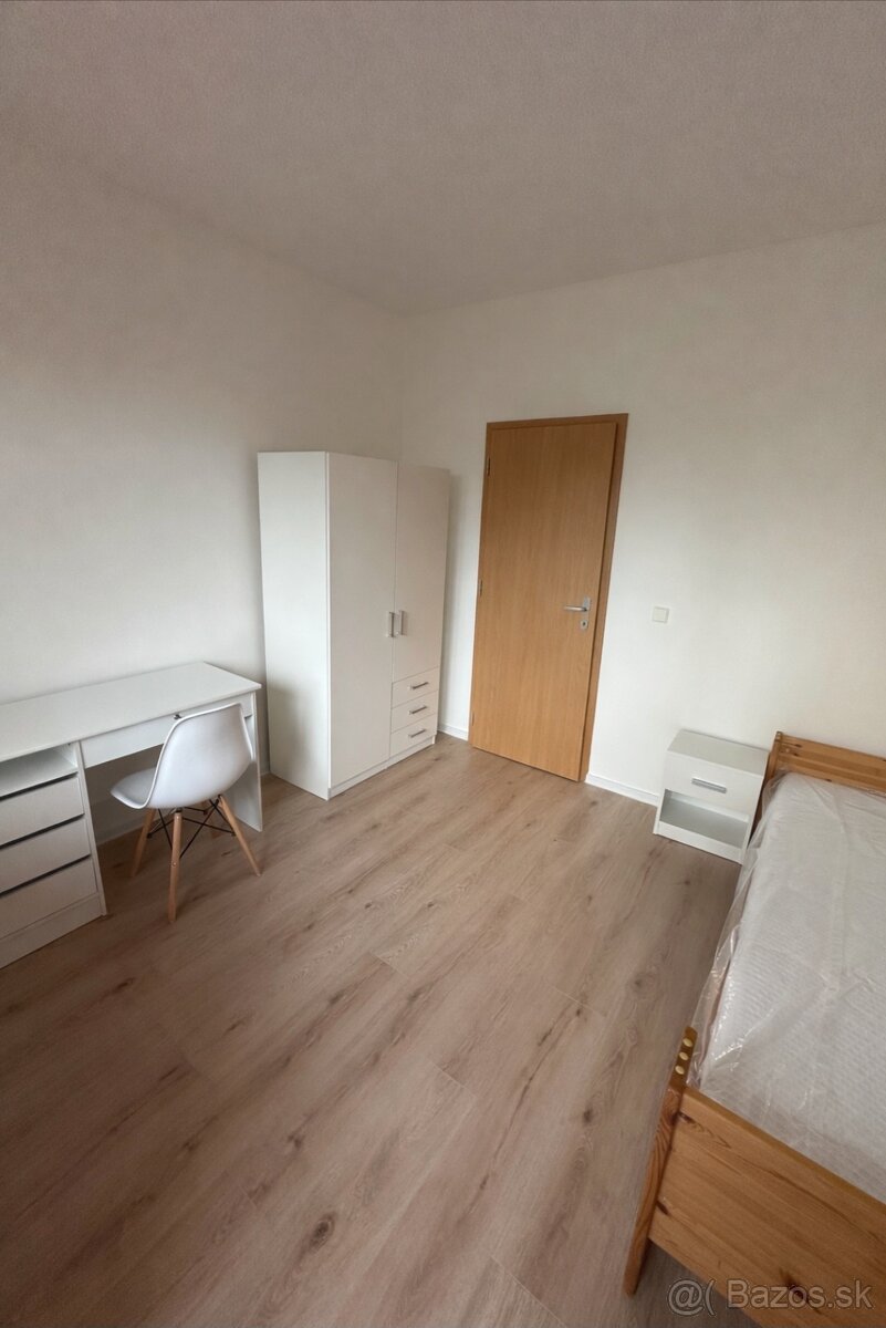 Prenájom izby v 3i byte Považská - 3