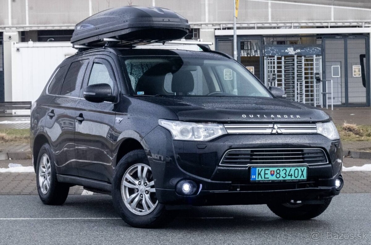 Mitsubishi Outlander 2.0 PHEV 4WD (2013) - 3