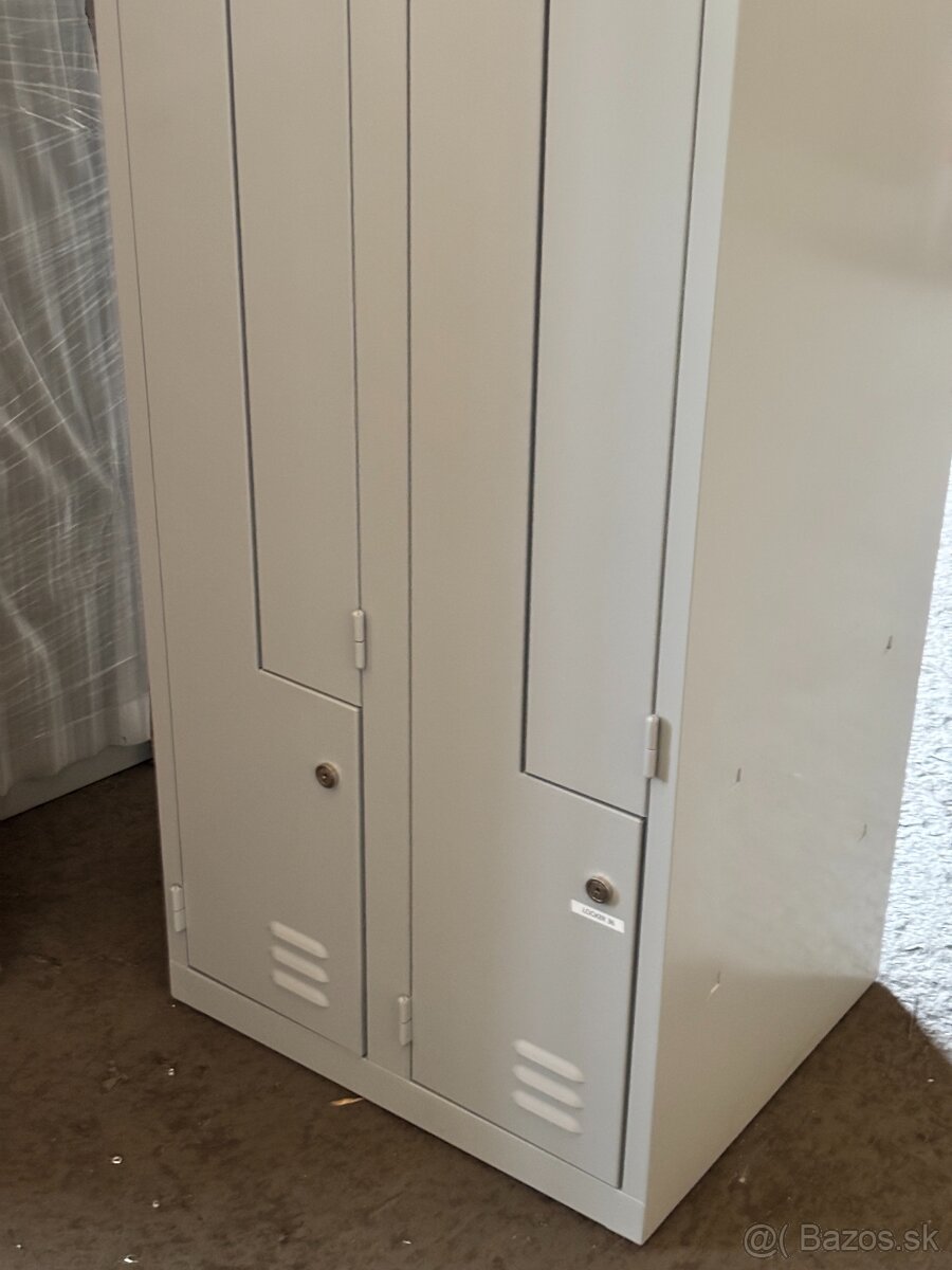 4-dverové šatníkové skrine typu Z - použité - 3