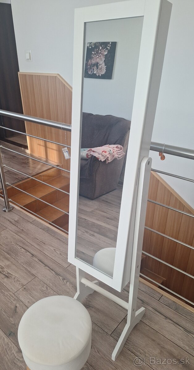 Stojan na šperky so zrkadlom - 3