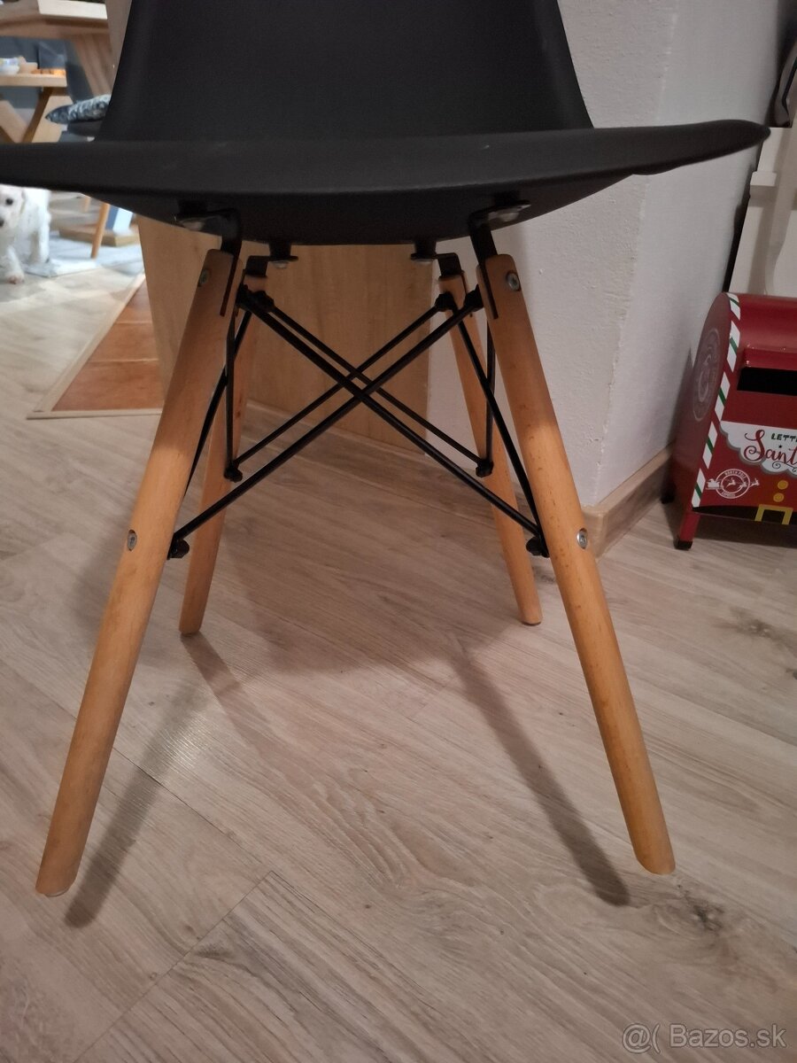 Čierne stoličky - 3