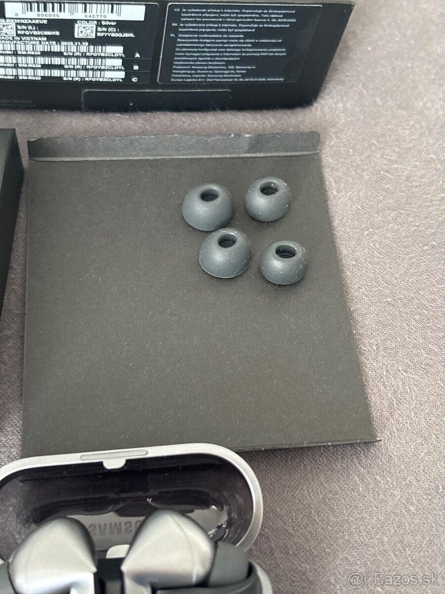 Samsung Buds3 Pro strieborné - nové - 3
