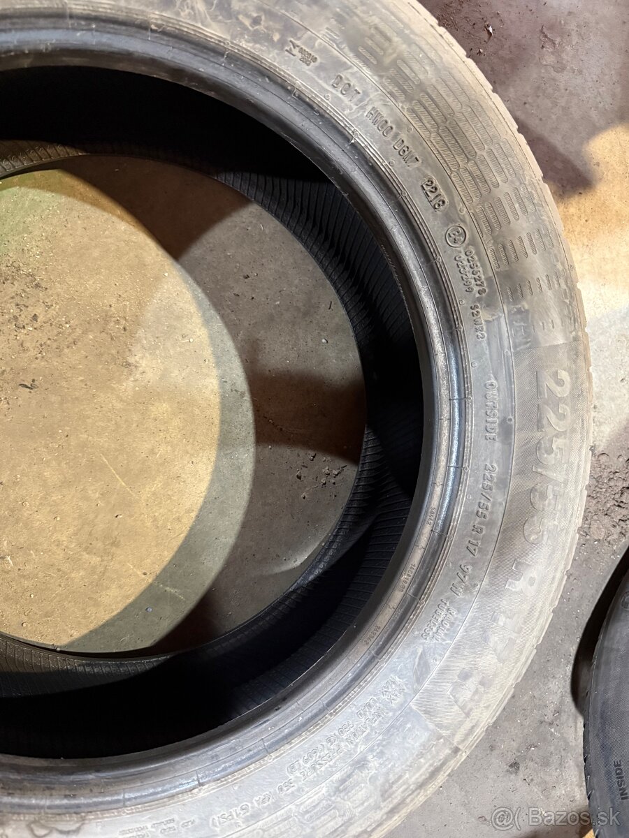 Predám 2ks letných pneu Continental 225/55 r17 - 3